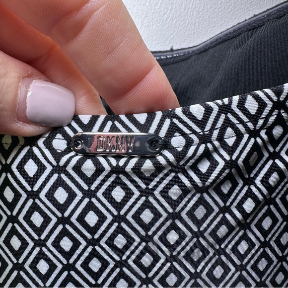 DKNY Woman’s One Piece Bandeau Maillot
Swimsuit Tummy Control Size Medium - Picture 3 of 9